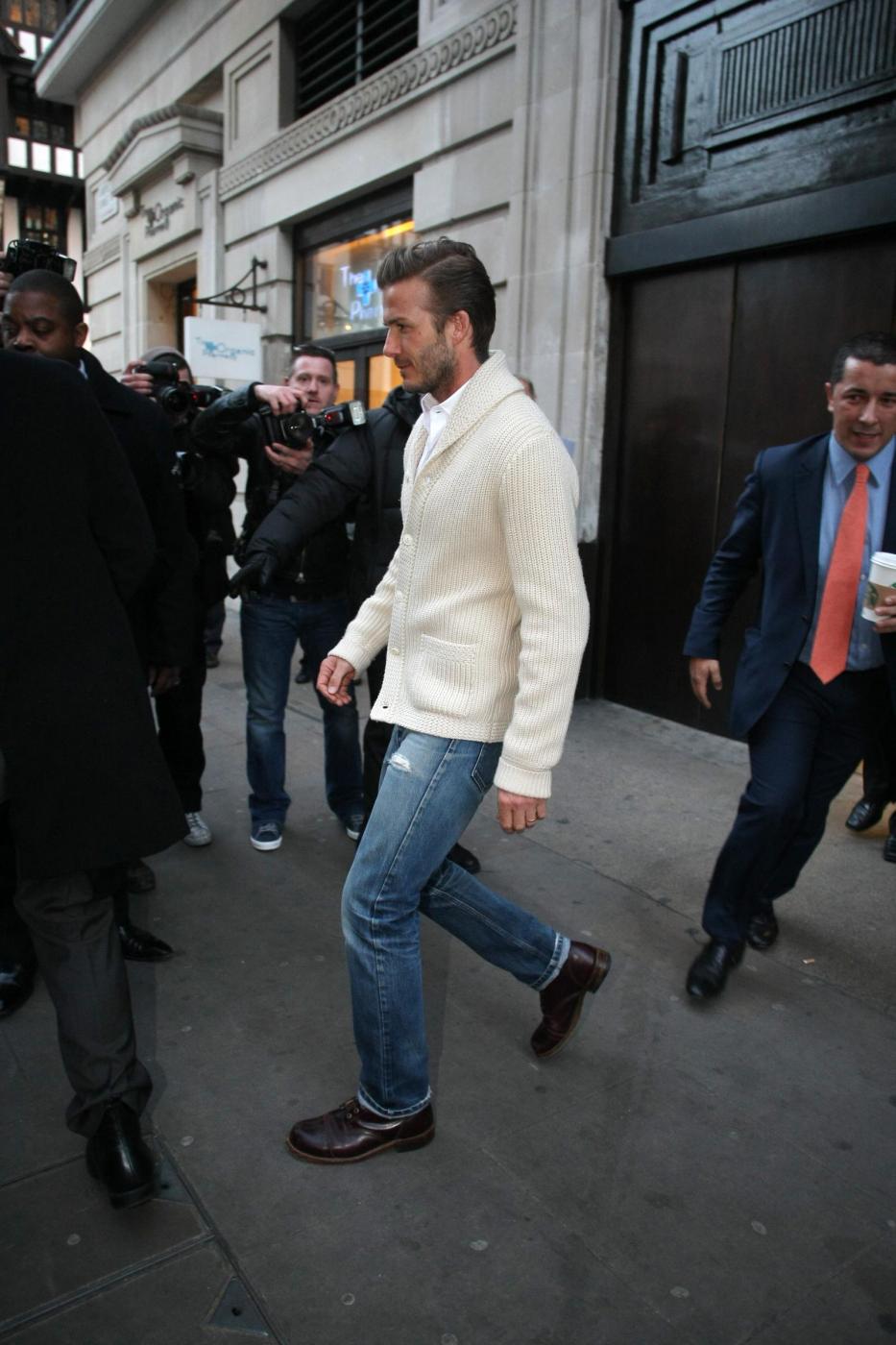 David Beckham arriva da H&M 04