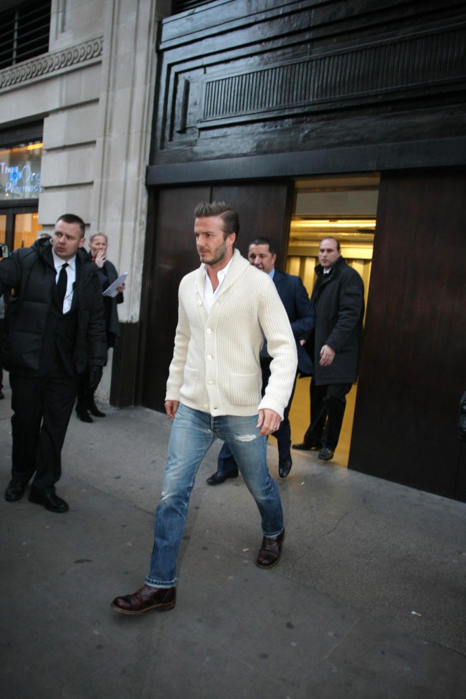 David Beckham arriva da H&M 06