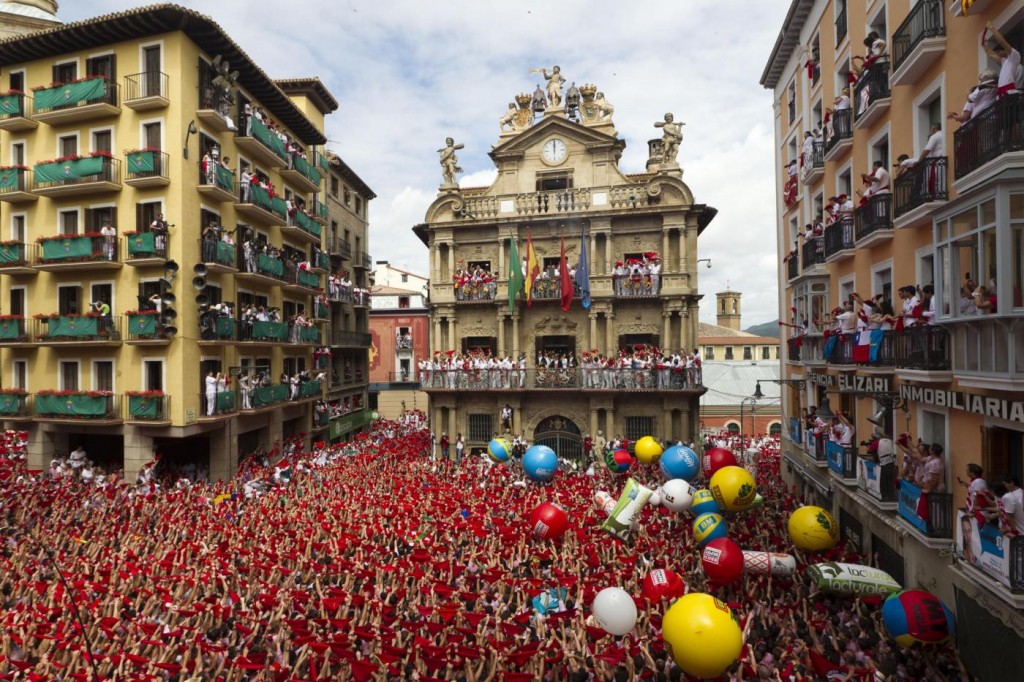 Pamplona, al via San Firmino corse dei tori e alcol a fiumi Ladyblitz