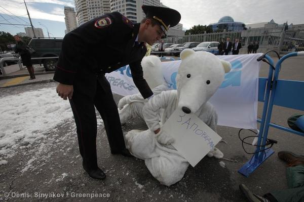 Action at Gazprom HQ in Moscow05