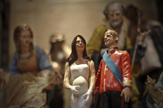 Kate e William statuine al presepe napoletano 015