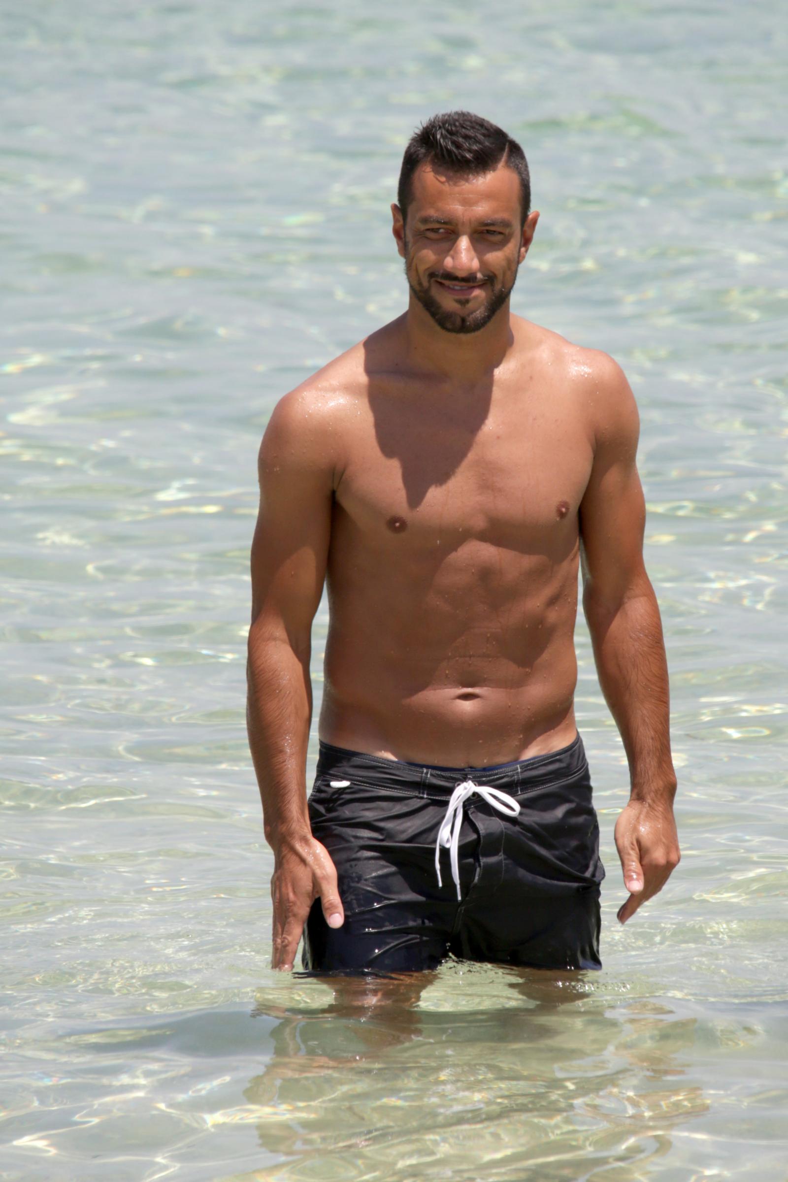 Fabio Quagliarella mostra i muscoli a Formentera06 | Ladyblitz