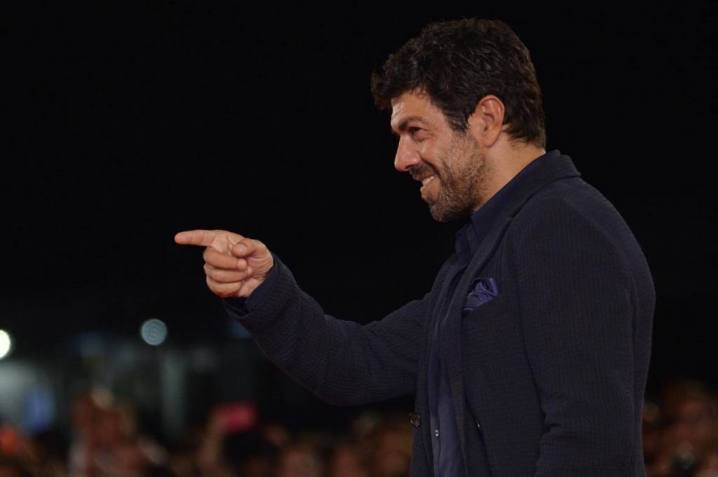 Venezia71: Pierfrancesco Favino Presenta Il Film "Senza Nessuna Pietà ...