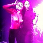 Miley Cyrus in topless al party dello stilista Alexander Wang (FOTO)