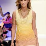 Elisabetta Canalis in passerella a Berlino per il brand Lavera13