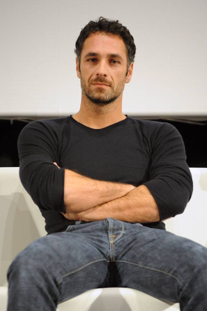 FOTO Raoul Bova prima e dopo: come era?