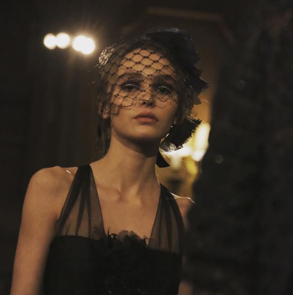 Lily Rose Depp diva in Chanel: total black FOTO | Ladyblitz