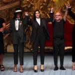 Monica Bellucci sfila per Dolce & Gabbana, che classe! FOTO