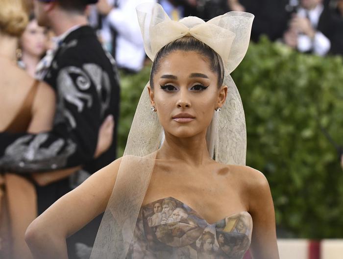 Ariana Grande e Ethan Slater nuova coppia, ma la notizia non piace ai fan